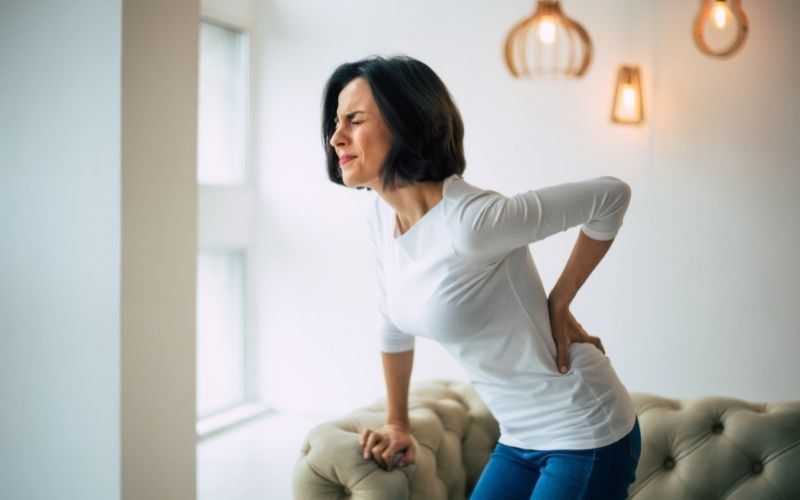 woman with pain in back